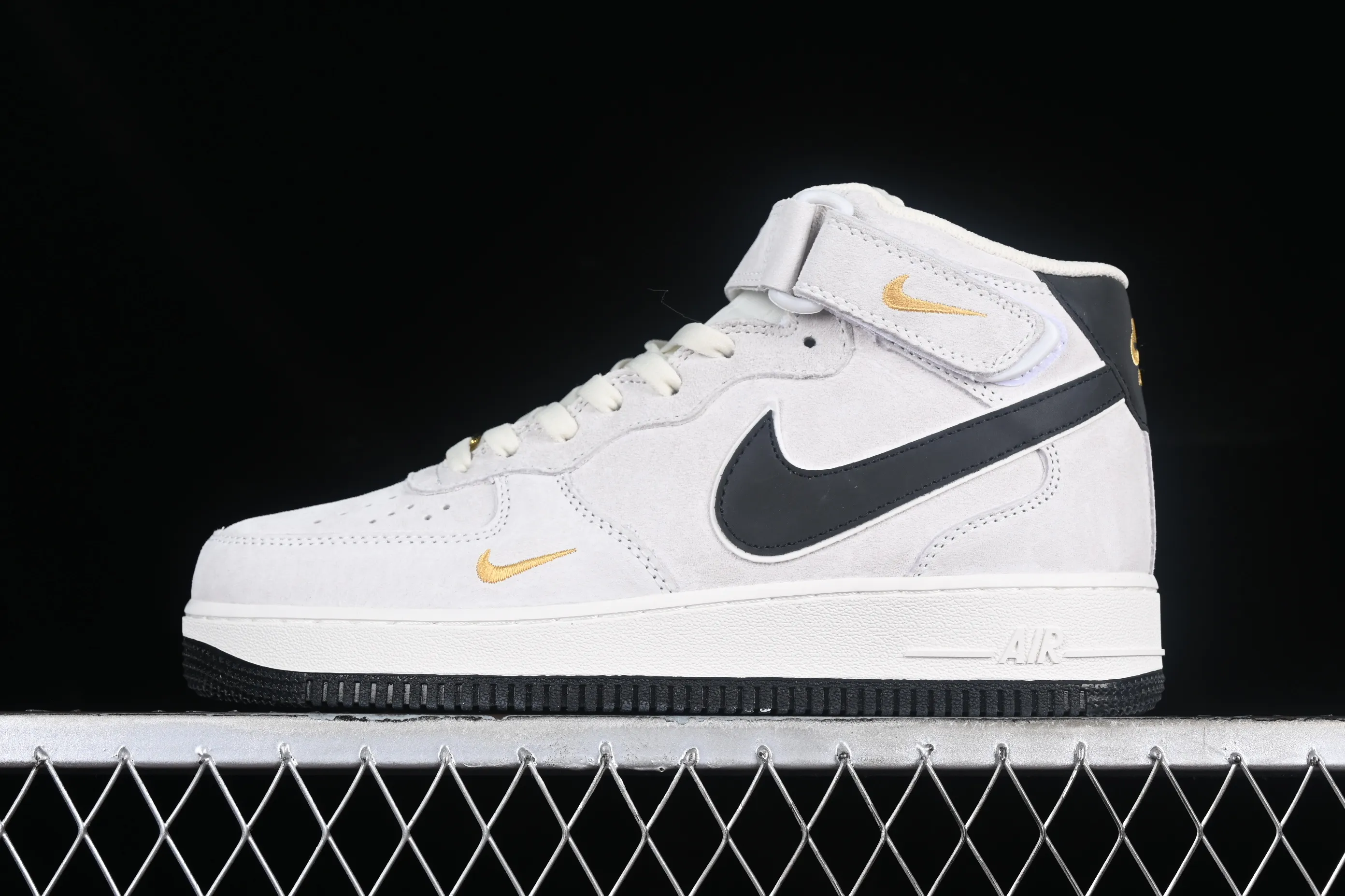 All categories Nk Air Force 1 Air Force series Nk Air Force 1 Mid Air Force mid-top Nk Air Force 1'07 Mid gray suede small hook Air Force One mid-top casual sneakers KG3031-011